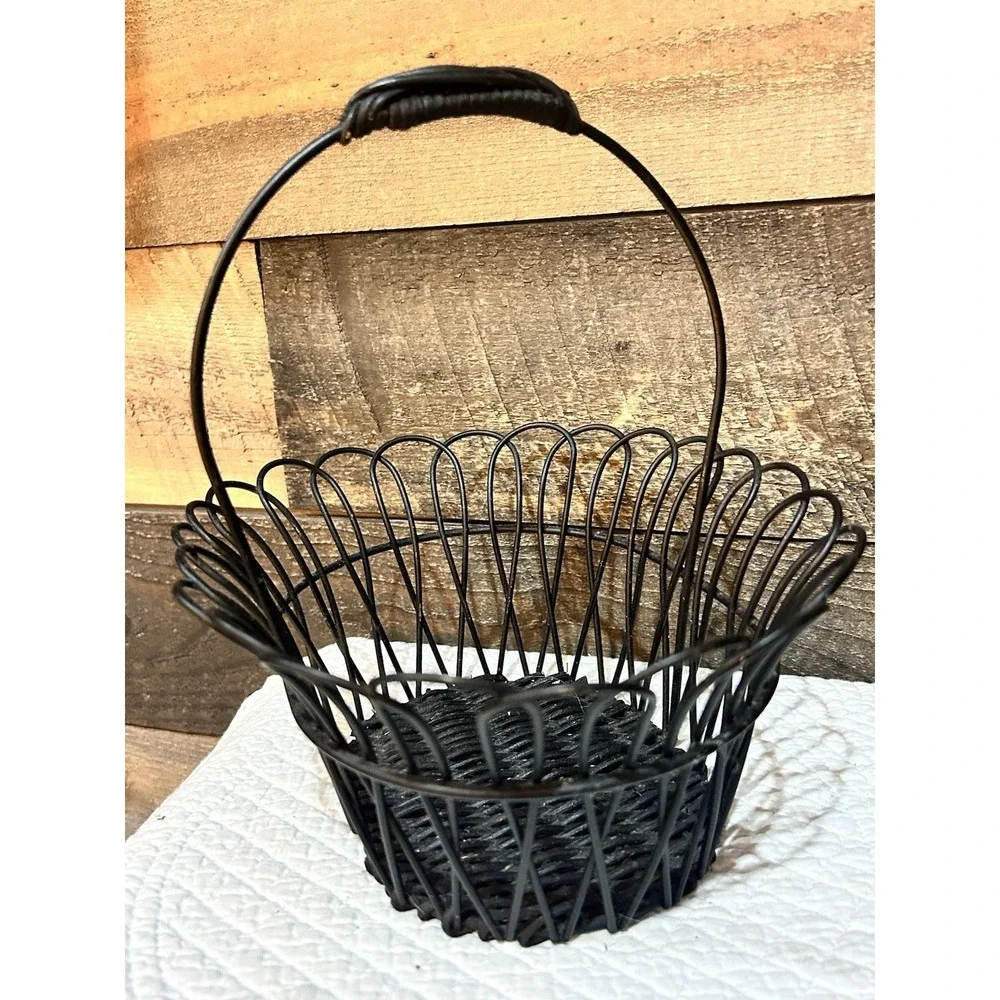 Wicker and Wire‎ Round Basket with Handle 8